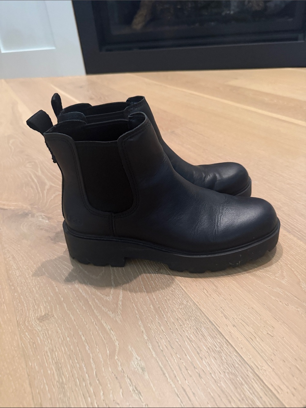 UGG Black Leather Chelsea Ankle Boots Size 9